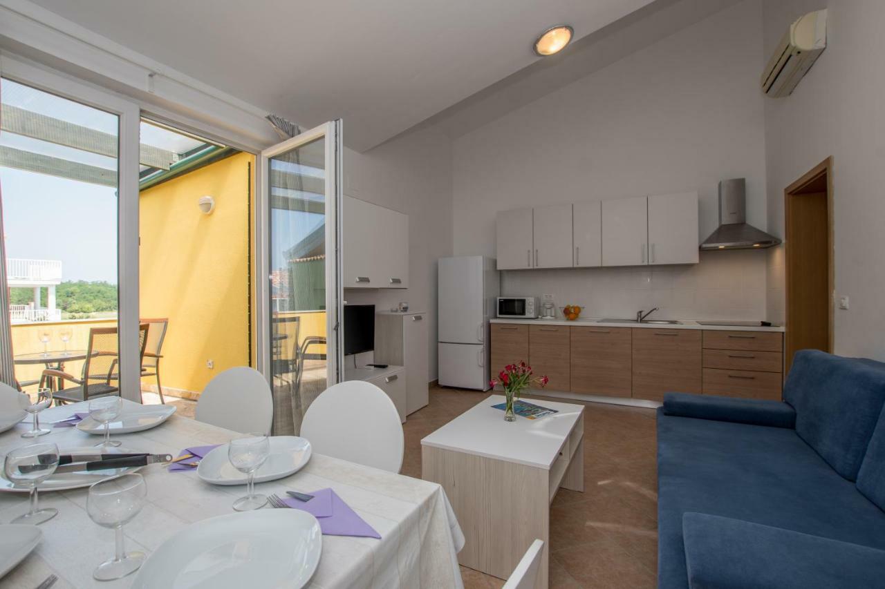 Apartmani Svjetionik Умаг Экстерьер фото